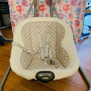 Electric baby swing